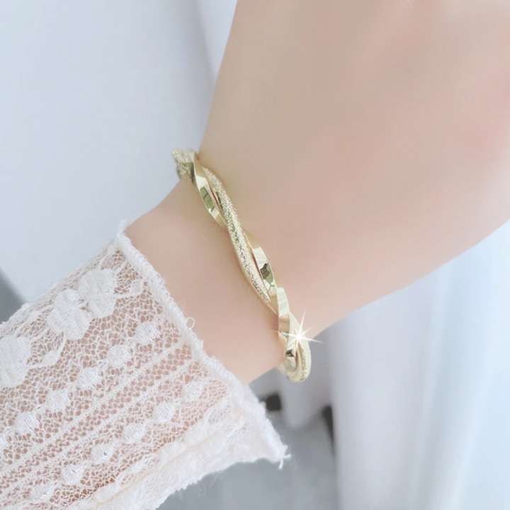 Mira Wave Bracelet